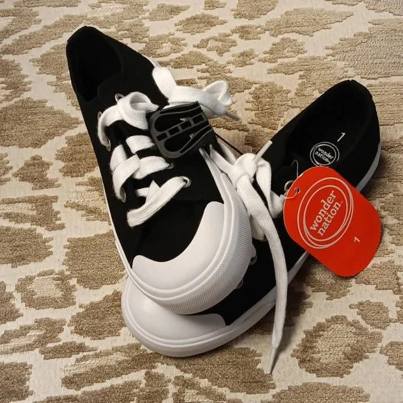 NWT Wonder Nation Boys converse with Memory foam Sz 1 - Picture 2 of 4